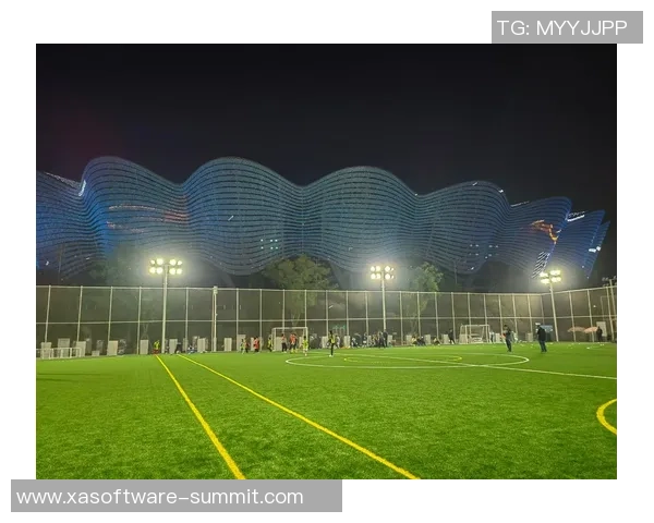 从草地少年到绿茵巨星 足球球员童年照见证成长与梦想的起点