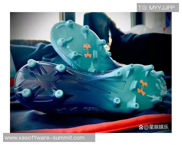 扁平足球鞋引领潮流 日本球星打造全新运动风尚